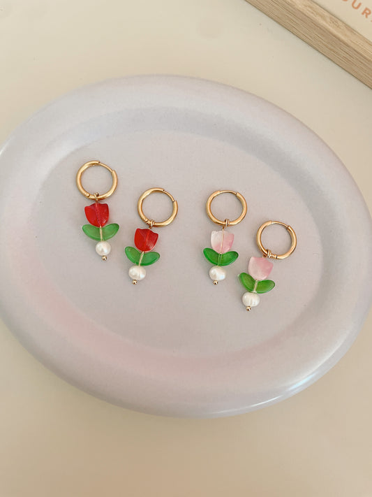 FAYE - stainless steel hoops with tulip and pearl charm