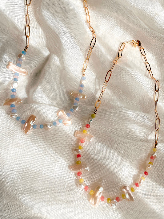 SUKI necklace - pearls and glass beads necklace