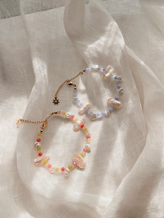 SUKI bracelet - pearls and glass beads bracelet