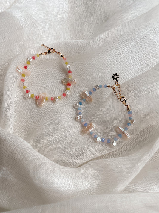 SUKI bracelet - pearls and glass beads bracelet