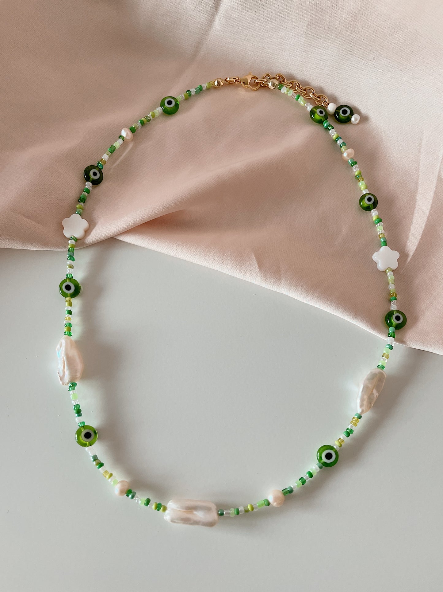 PRIYA green - evil eye necklace with pearls