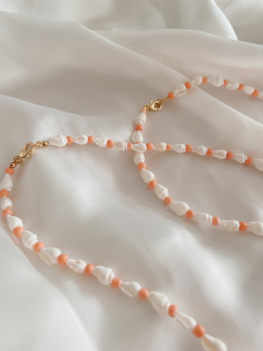 ISLA PEACH - seashell necklace with peach beads