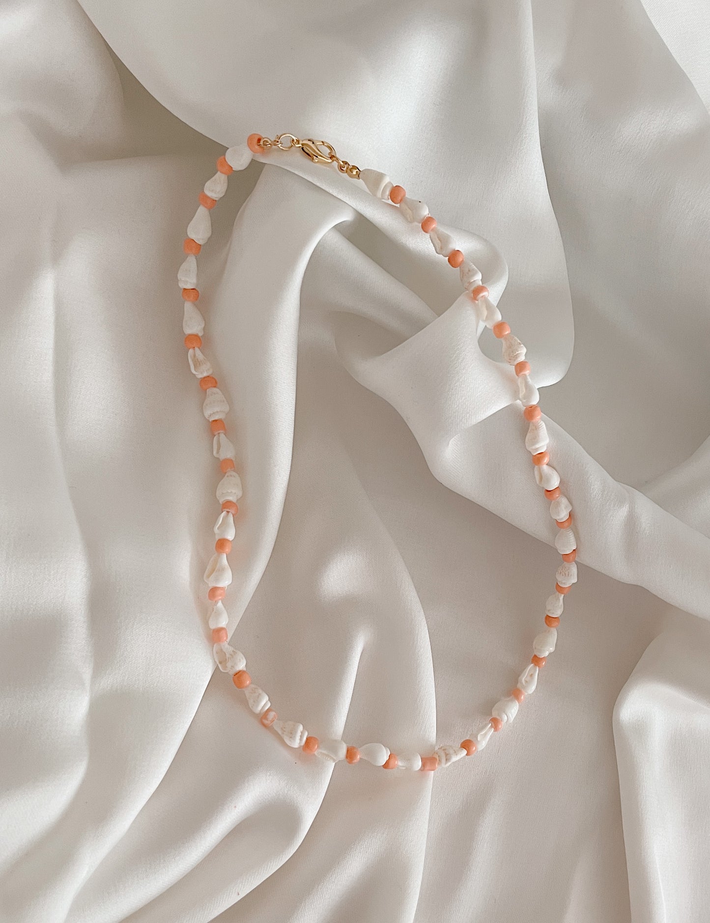 ISLA PEACH - seashell necklace with peach beads